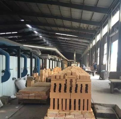 چین آجرهای نسوز با حرارت بالا برای منیزیت صنعتی و کوره پالایش فولاد تامین کننده